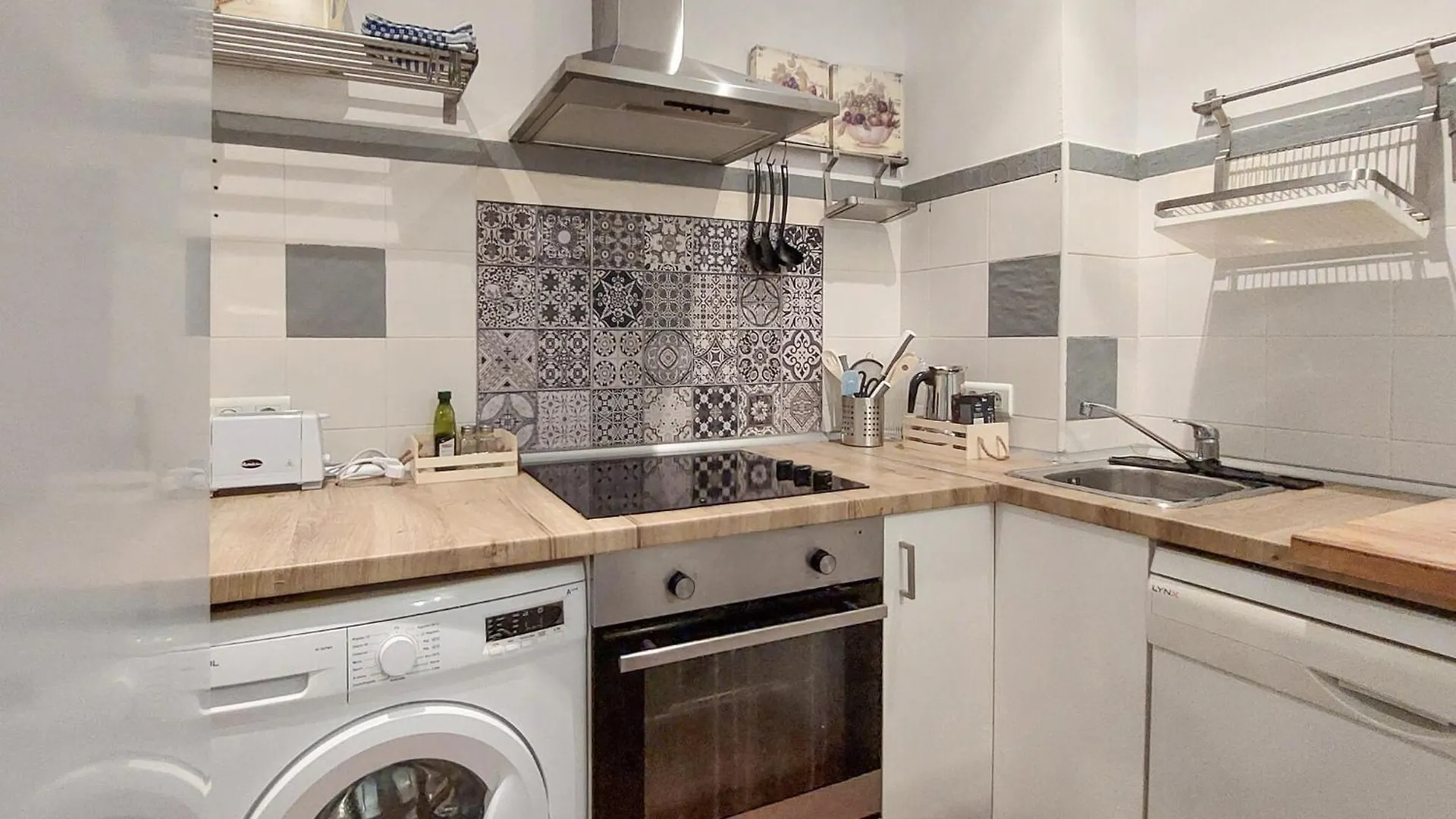 Pet Friendly Apartment In El Puerto De Santa Mar With Kitchen El Puerto de Santa Maria Spain